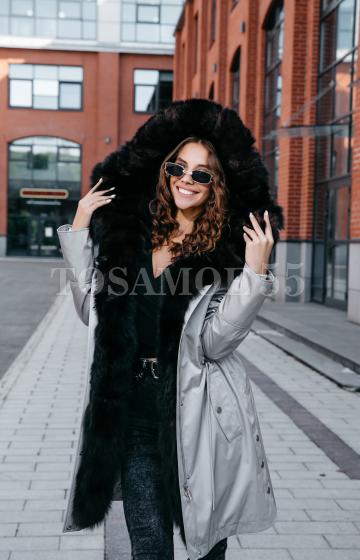 Серебряная парка с полностью меховым капюшоном