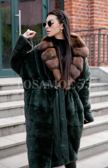 Длинная зелёная норковая шуба с куницей