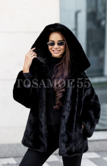 Короткая норковая шуба с капюшоном черного цвета