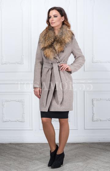 Пальто серое из шерсти с воротником из енота