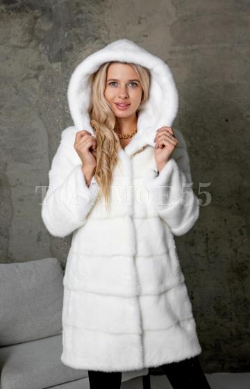 Белая норковая шуба с капюшоном