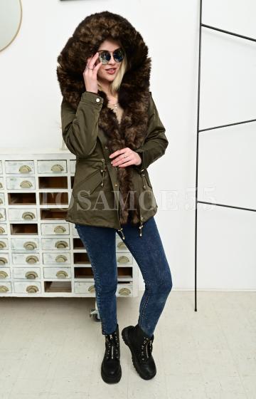 Парка темно-зеленая с песцом укороченная