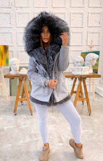 Парка серого цвета с чернобуркой