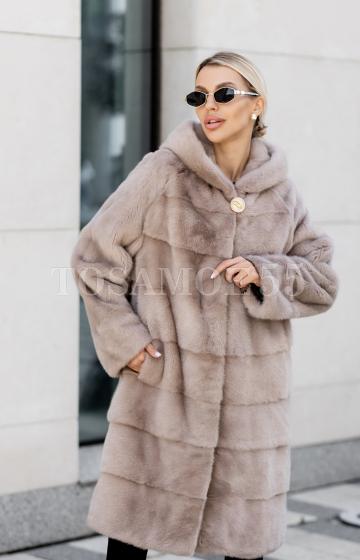 Светлая норковая шуба с капюшоном