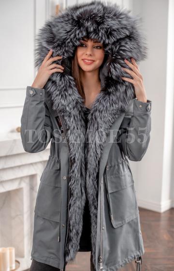 Серая парка с чернобуркой