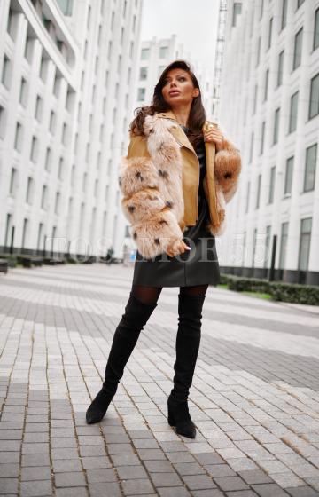 Желтая куртка с мехом песца под рысь