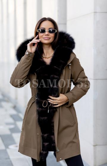 Коричневая парка с отделкой из меха песца