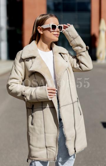 Бежевая дубленка косуха