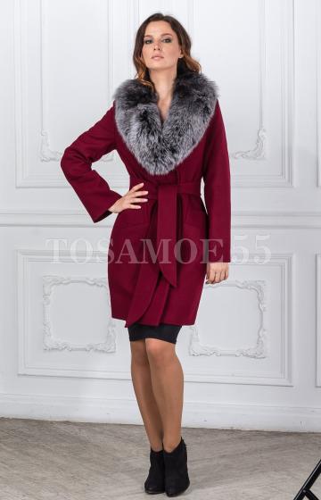 Пальто из бордовой шерсти с отделкой из песца